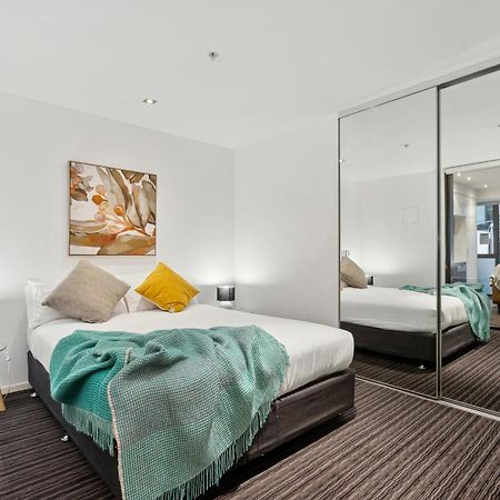 Complete Host Halo Apartments Melbourne Szoba fotó