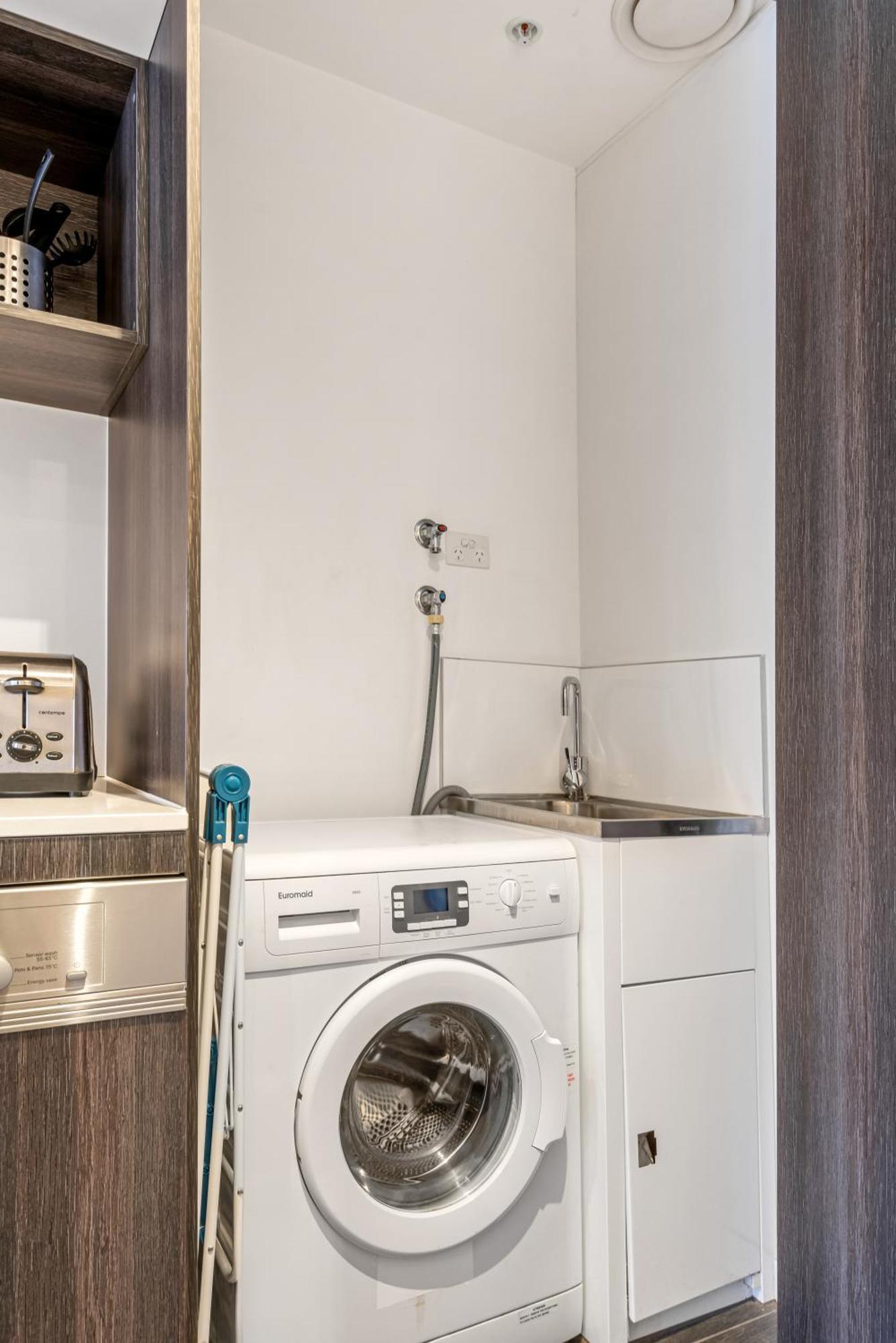 Complete Host Halo Apartments Melbourne Szoba fotó